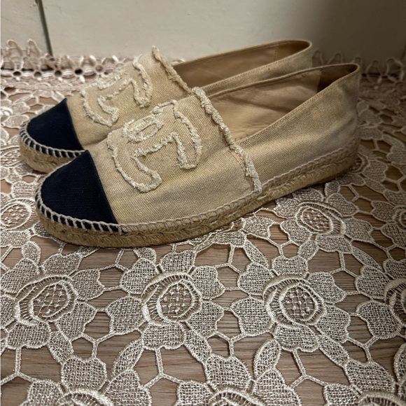 CHANEL Tan and Black Espadrilles